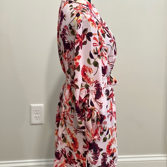 Beautiful Lane Bryant Floral Wrap Top w/Pockets; Size 14/16 *NWT* - Picture 6 of 8